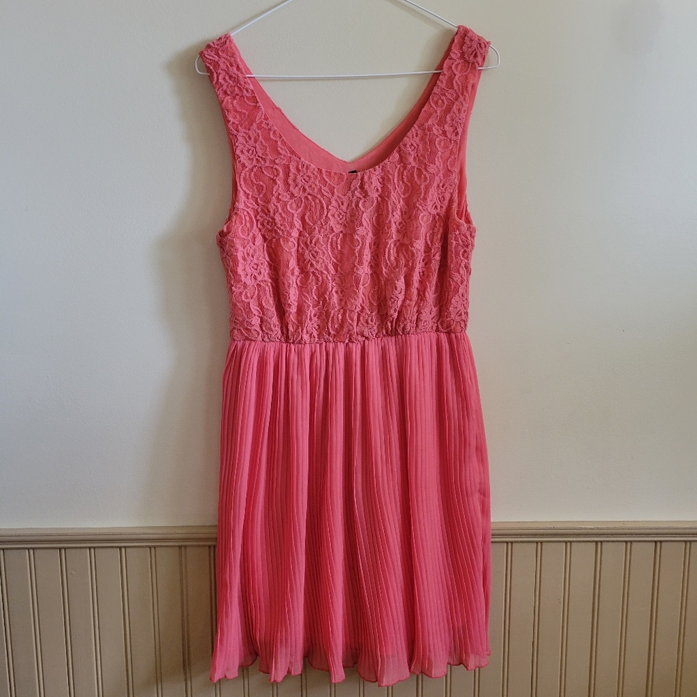 Summer dress with lace top and pleated bottom